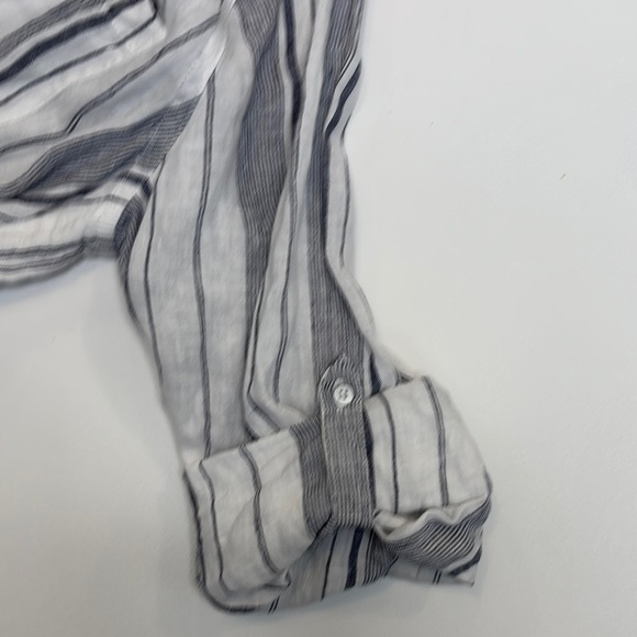 Athleta Linen Women’s Button Down Shirt Sz Large Classic Stripes Summer Nautical - Picture 8 of 9